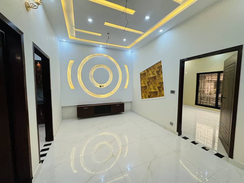 5Marla Ultra Classic House For Sale park view city Lahore 3