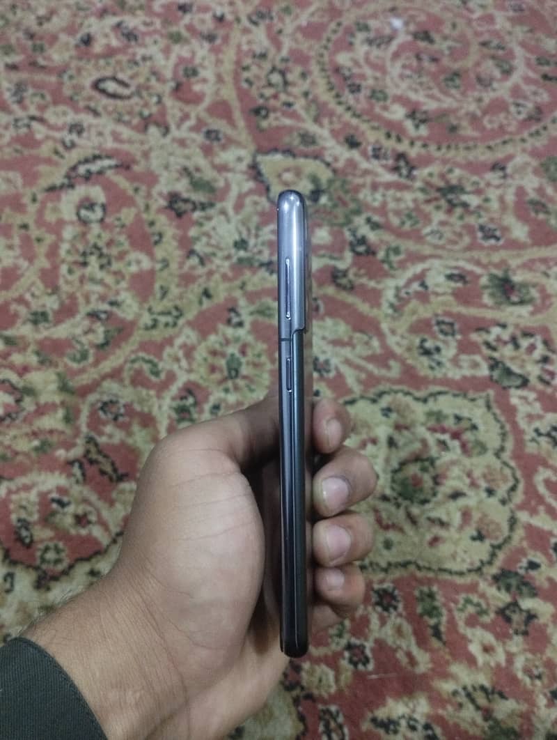 Samsung S21 (panel damage) 7