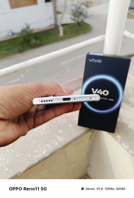 vivo v 40 12/256 10 month warranty k sath 2