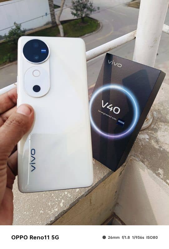 vivo v 40 12/256 10 month warranty k sath 6