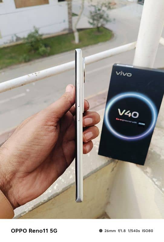 vivo v 40 12/256 10 month warranty k sath 8