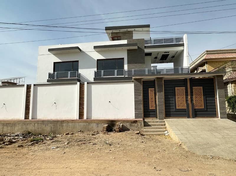 600 Sq/Yd Corner Bungalow 0