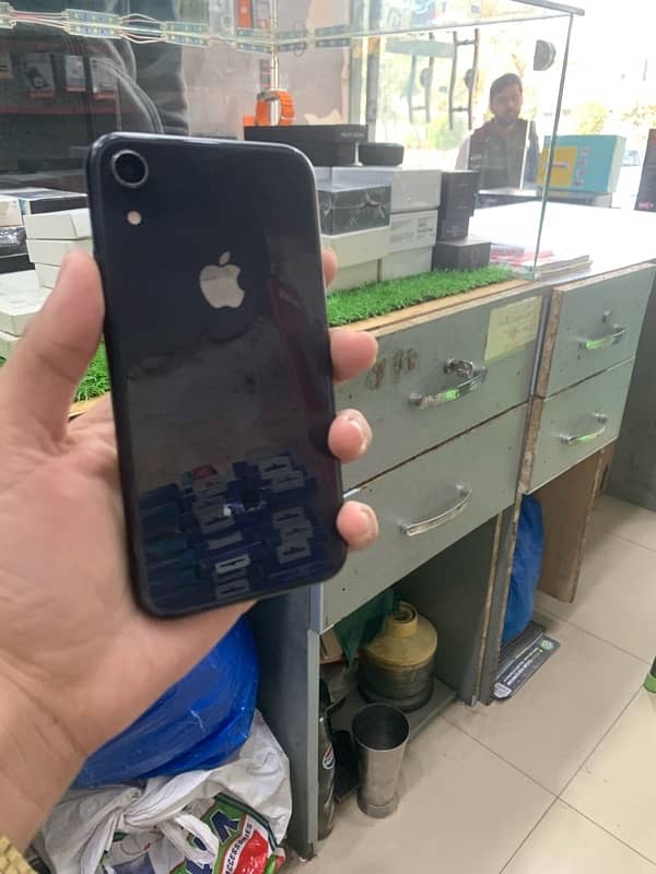 iPhone XR 1