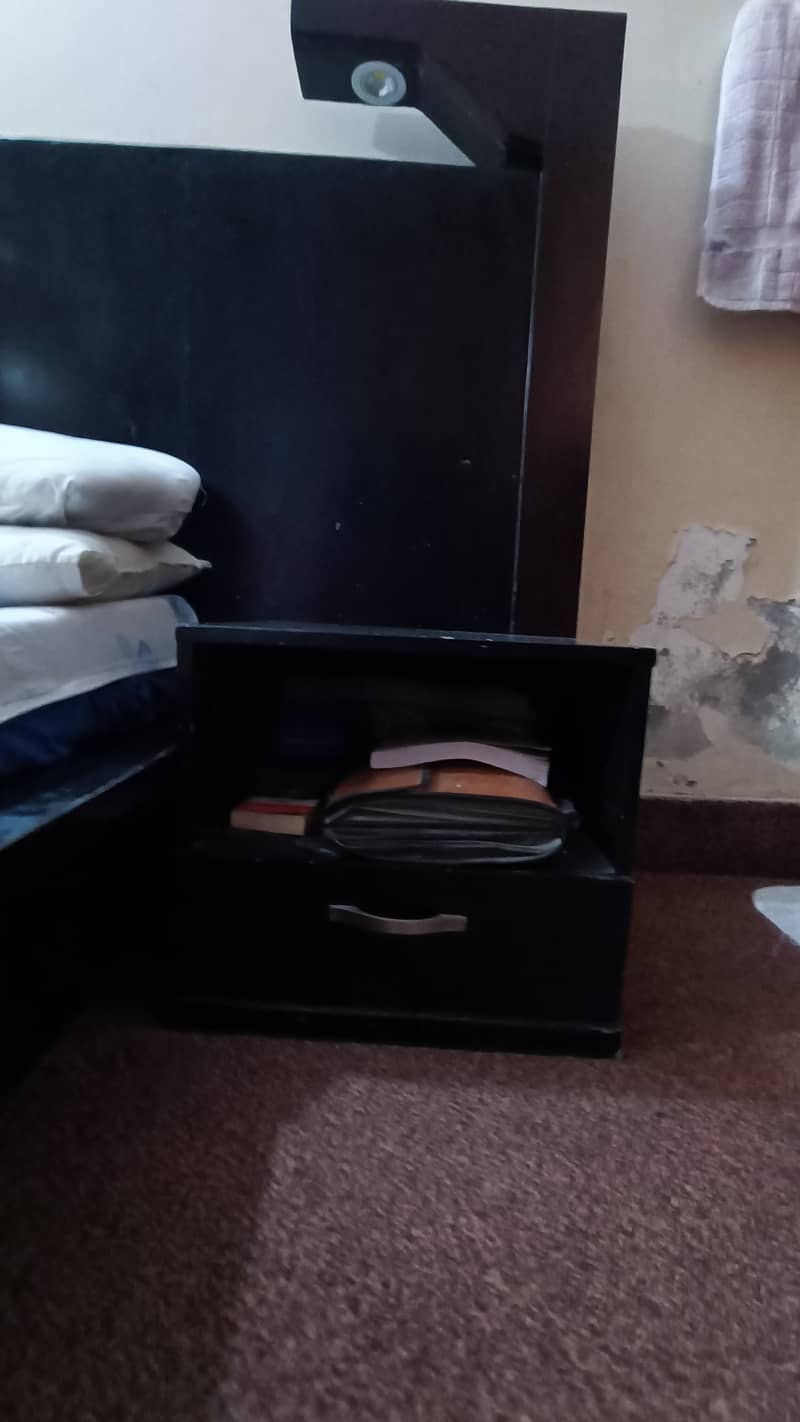 Used Bed Set with Dressing Table & Mirror | Without Mattress 1