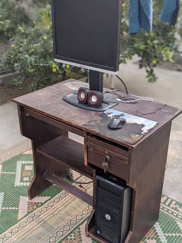 computer with table 03335439763 11