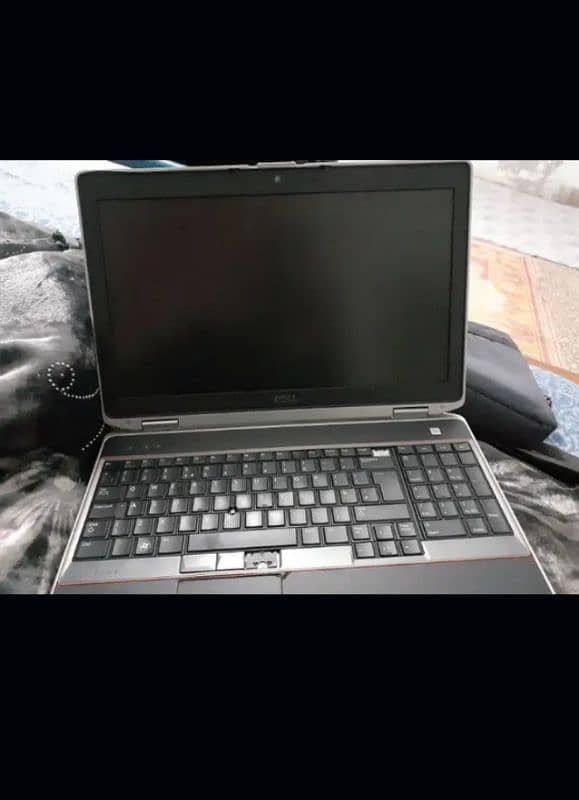 Dell laptop with chager ram 8 ssd150 2