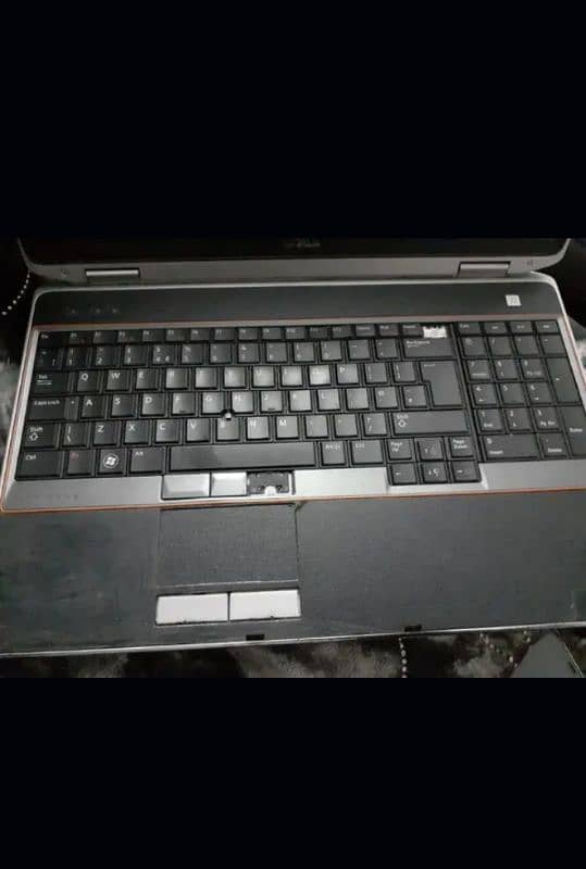 Dell laptop with chager ram 8 ssd150 4