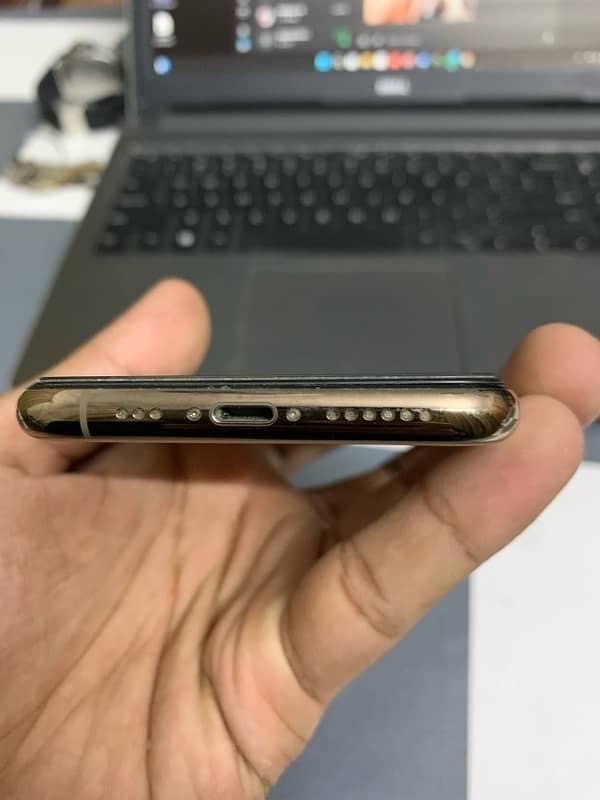 iPhone 11 Pro Non-PTA Gold 64 gb 4