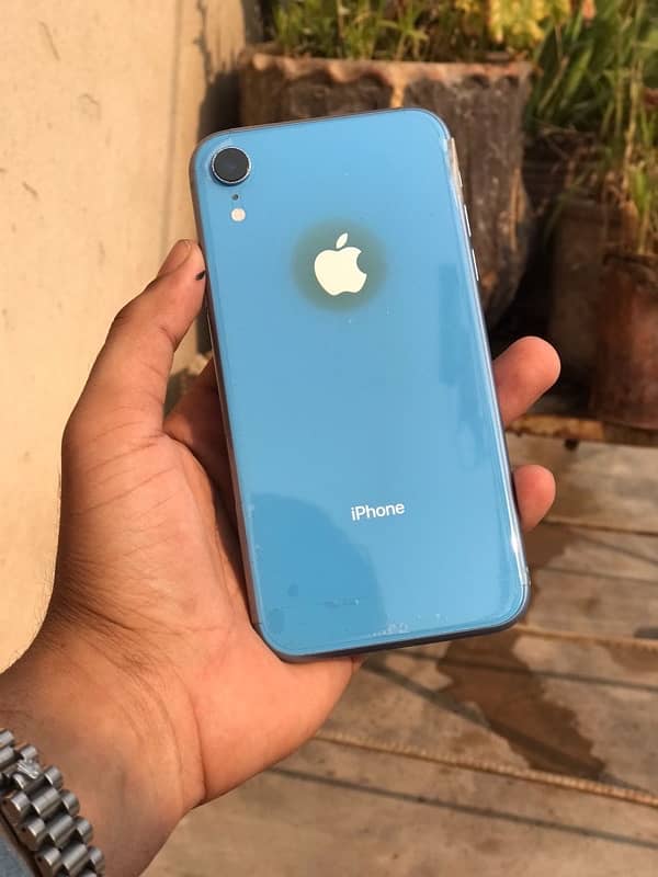 iPhone XR 1