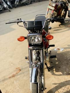 Honda 125 24model red