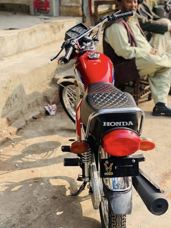 Honda 125 24model red 3