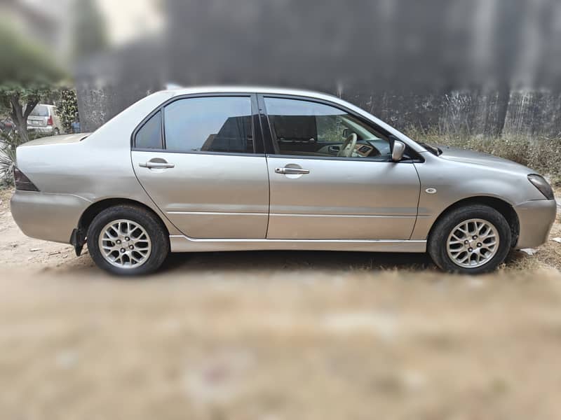 Mitsubishi Lancer 2005 3