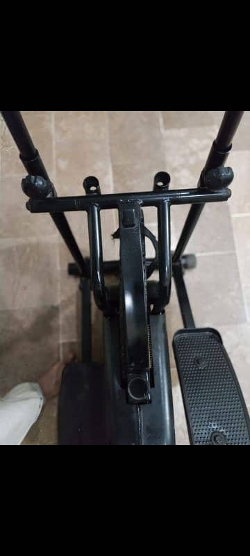 elliptical exercising machine 0