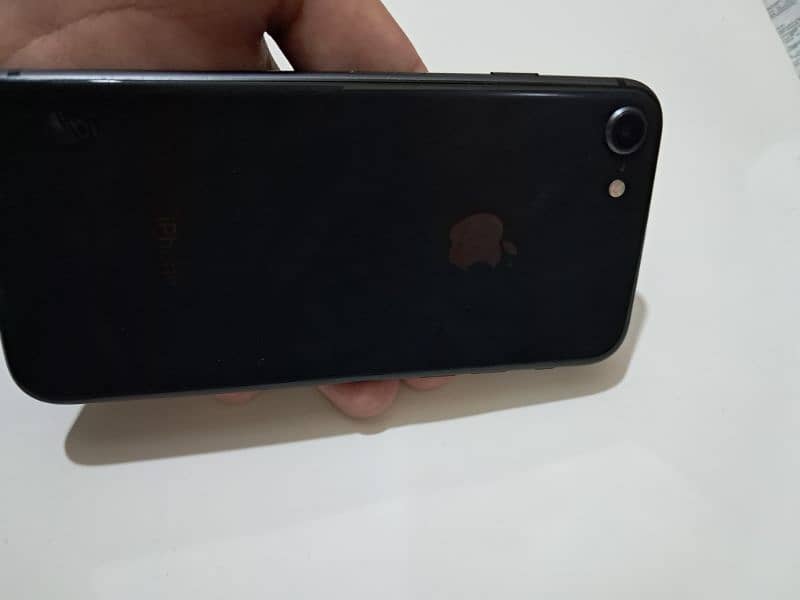 iphone 8 (Black) Excellent  condition 2