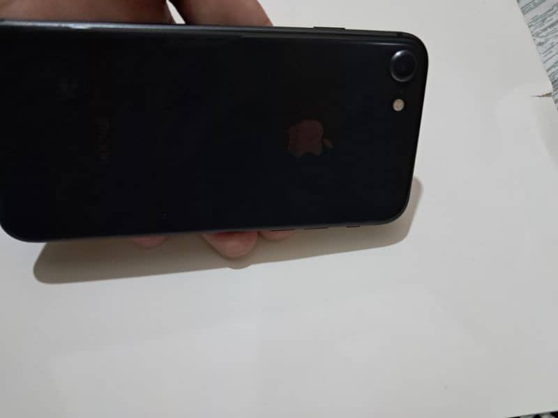 iphone 8 (Black) Excellent  condition 4