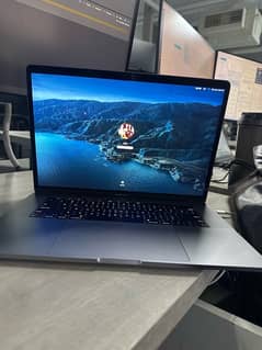 Macbook pro 2019  I9 32/512 touchbar