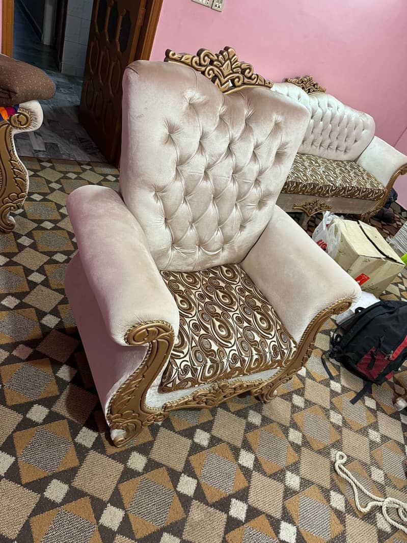 7 seater sofa set with table just like new 1 saal hua hoga liye hue bs 2