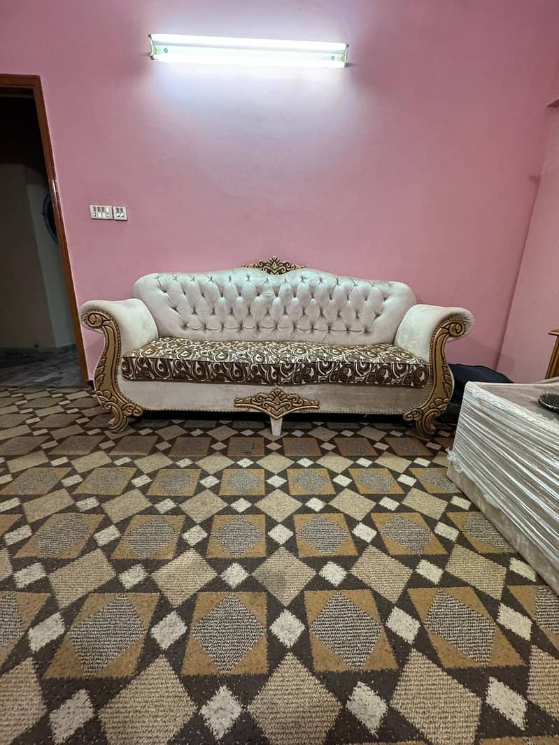 7 seater sofa set with table just like new 1 saal hua hoga liye hue bs 10