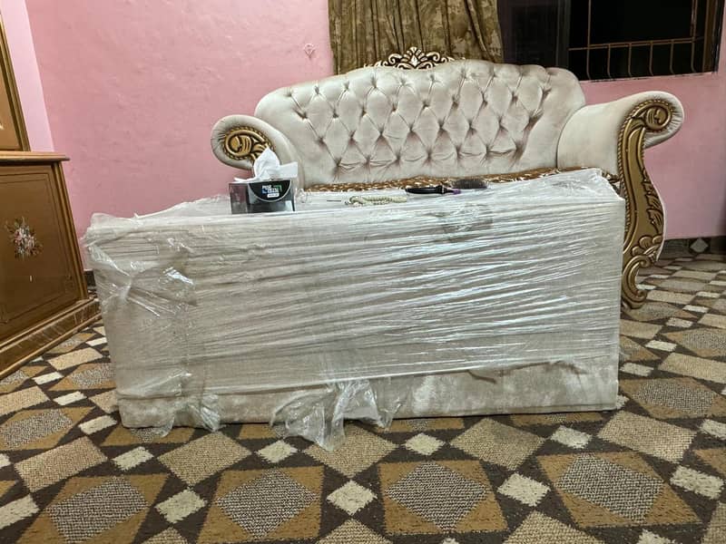 7 seater sofa set with table just like new 1 saal hua hoga liye hue bs 16