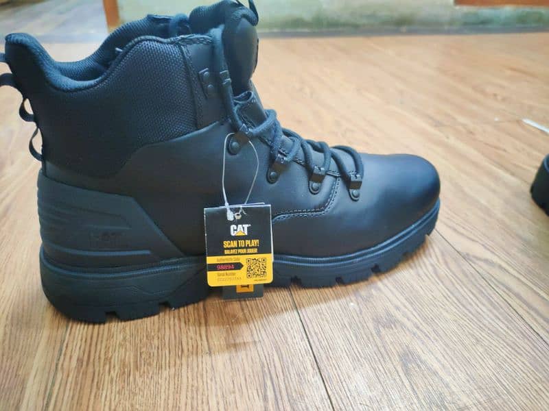 CATERPILLAR HIKING BOOTS 1