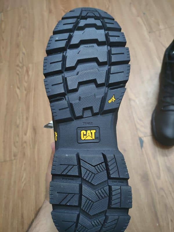 CATERPILLAR HIKING BOOTS 3