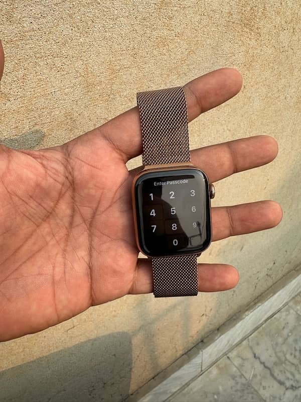 Apple Watch Series 4 44MM | Stainless Steel Gold 5