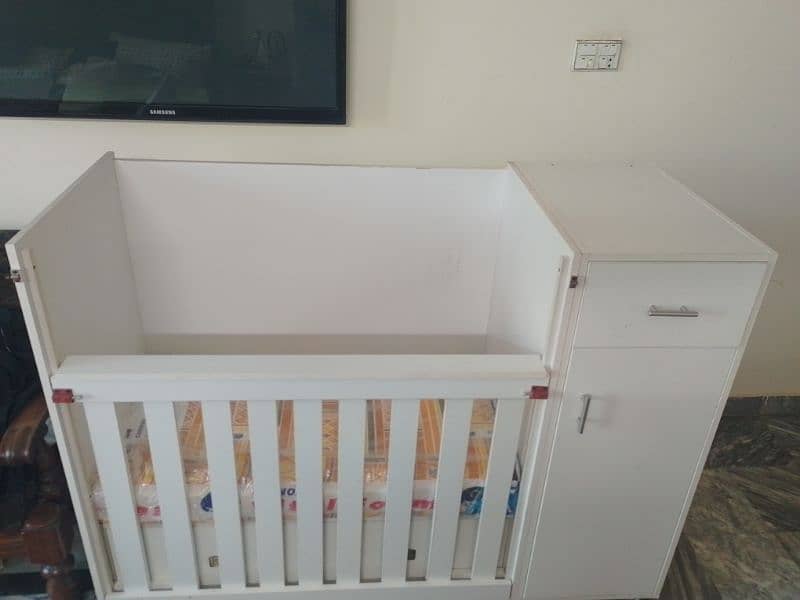 Baby cot 2