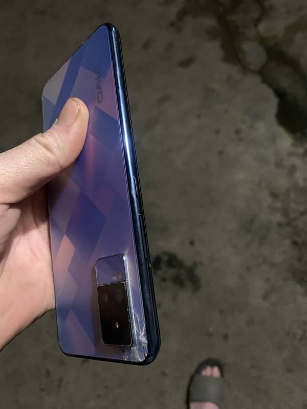 vivo v21e , 8+4GB ram , 128GB Rom, PTA APPROVED, back glass cracked 4