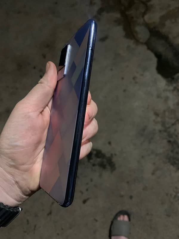 vivo v21e , 8+4GB ram , 128GB Rom, PTA APPROVED, back glass cracked 8