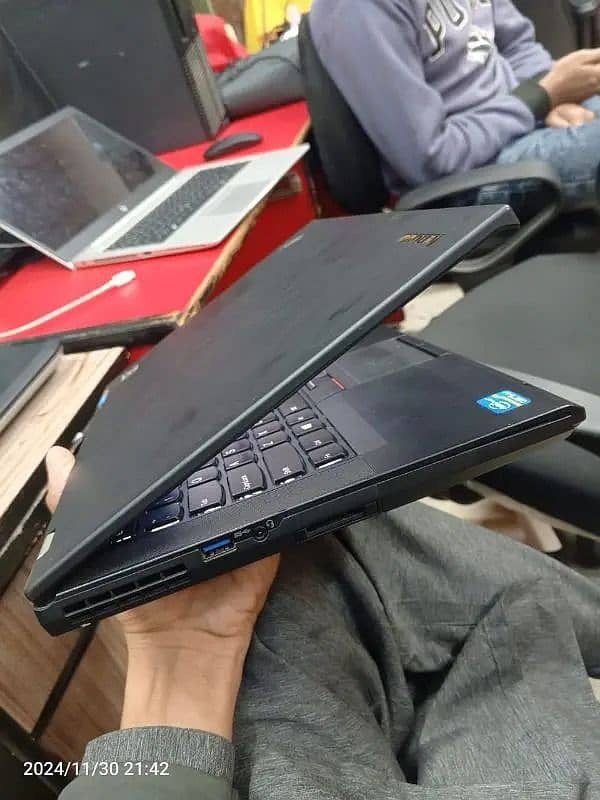 LENOVO Laptop 3