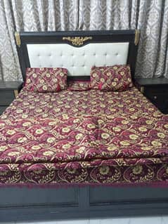 wedding bedsheet along with comfartor n 2 cushion covers