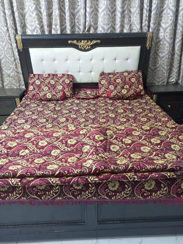 wedding bedsheet along with comfartor n 2 cushion covers 0