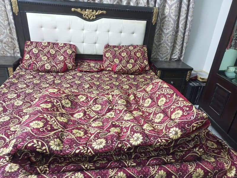 wedding bedsheet along with comfartor n 2 cushion covers 1