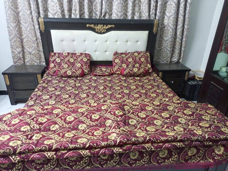 wedding bedsheet along with comfartor n 2 cushion covers 4