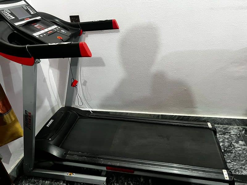 Treadmill with full advanced features 4