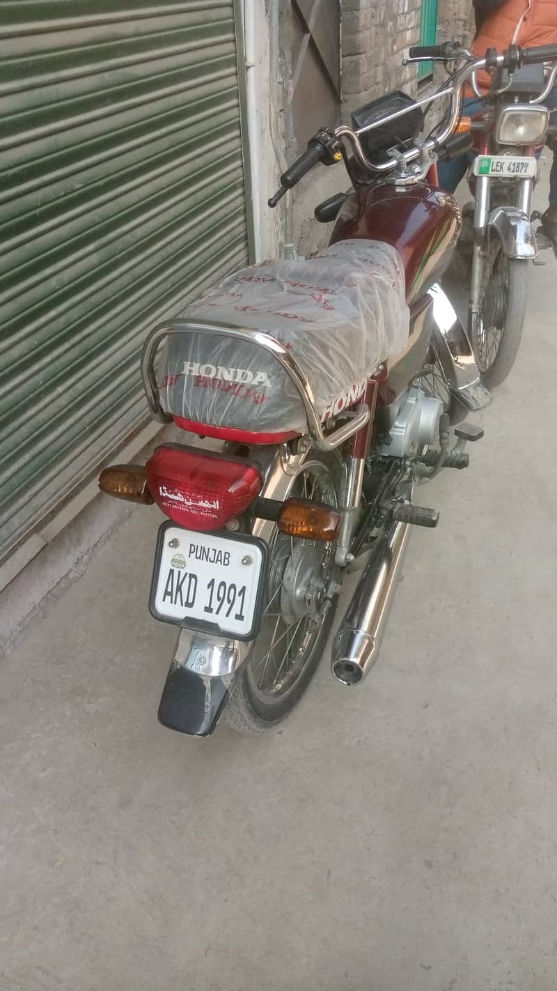 Honda CD 70 2023 5