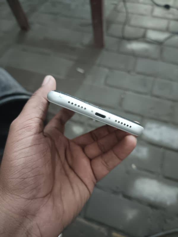 I phone 11 pta approved betry health 82%condition 10/10 4