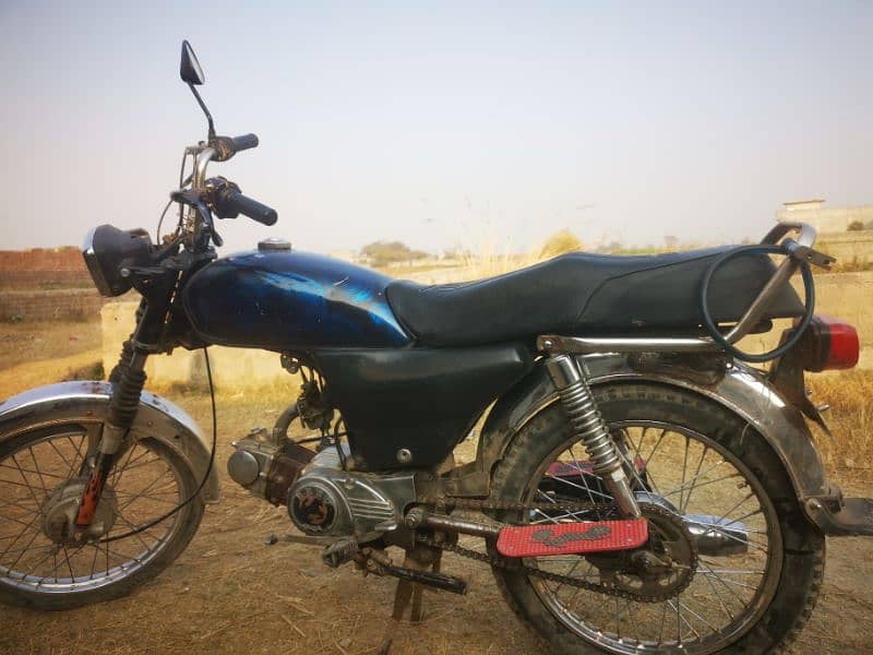 Hero 70 cc Bike, 45+km Average 4