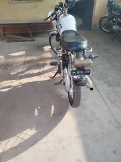 125 Model 2018 condition 10 by 10