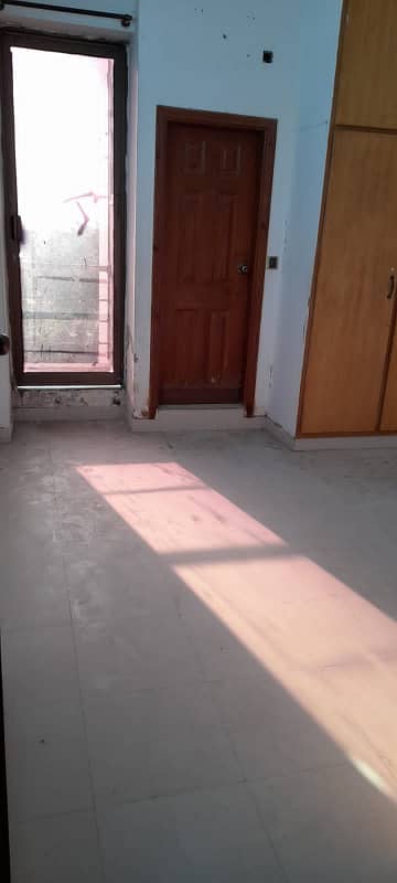 Flat For Urgent Sale E-11/2 Islamabad 4