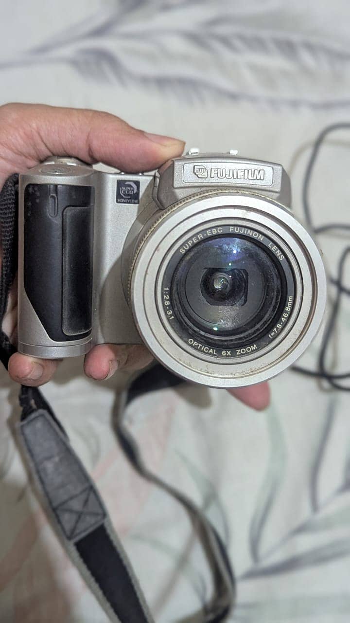 fujifilm finepix 4900z SLR 3