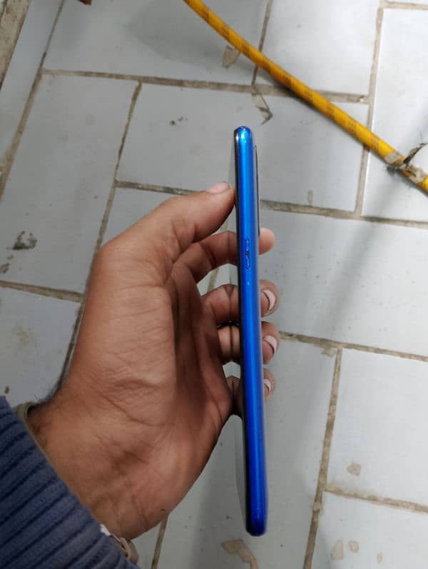 realme 5     4/64 dabba charger b mil jax ga 5