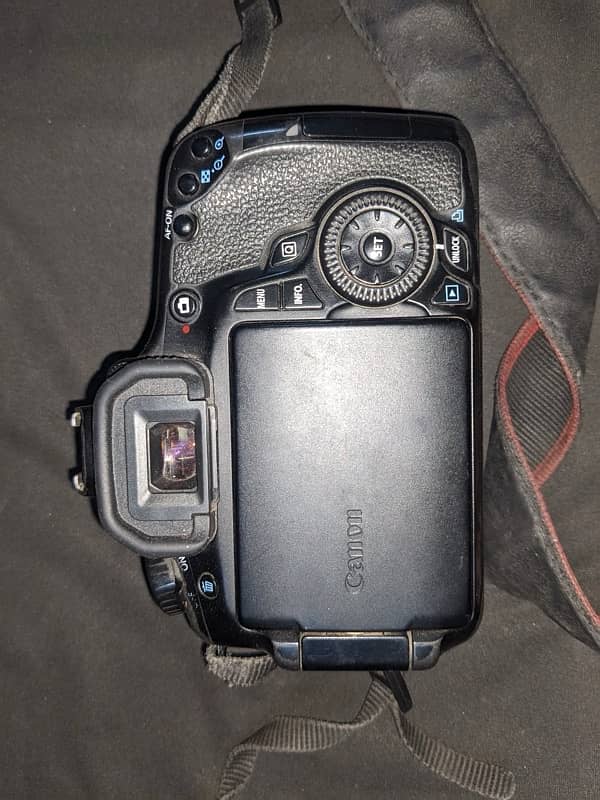 canon 60D with double original battery and carrying case with 2 lens 7