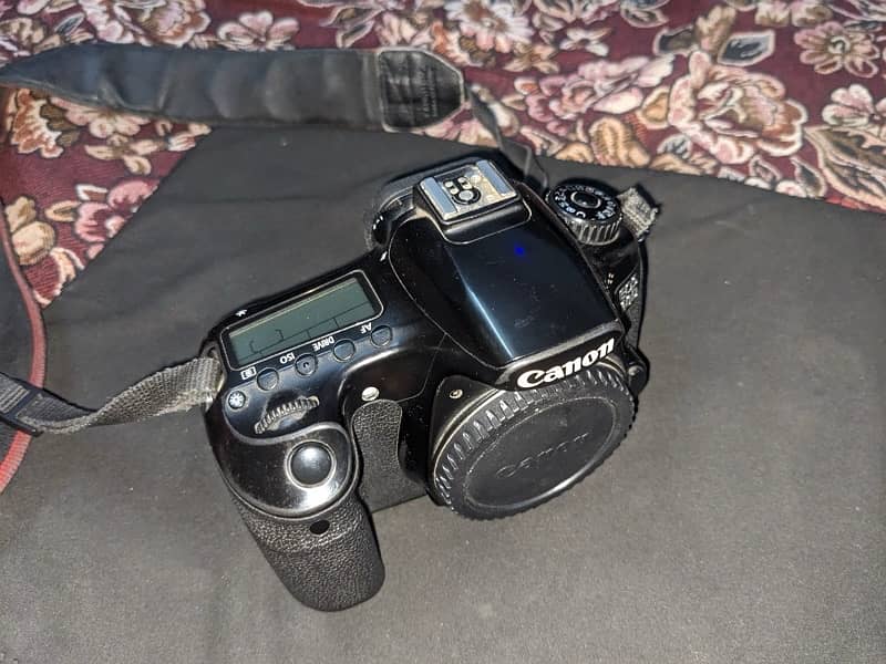 canon 60D with double original battery and carrying case with 2 lens 10