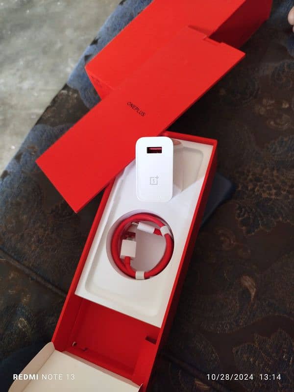 OnePlus 8 with box 3