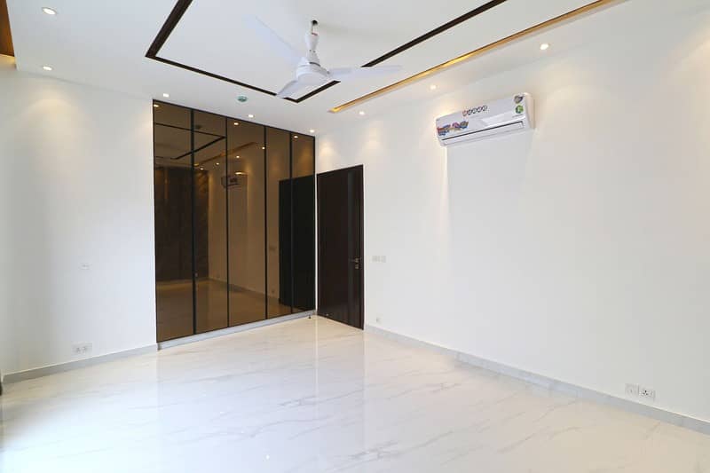 AC Installed 1 Kanal Lavish Upper Portion On Top Location For Rent in DHA Phase 6 Lahore 2