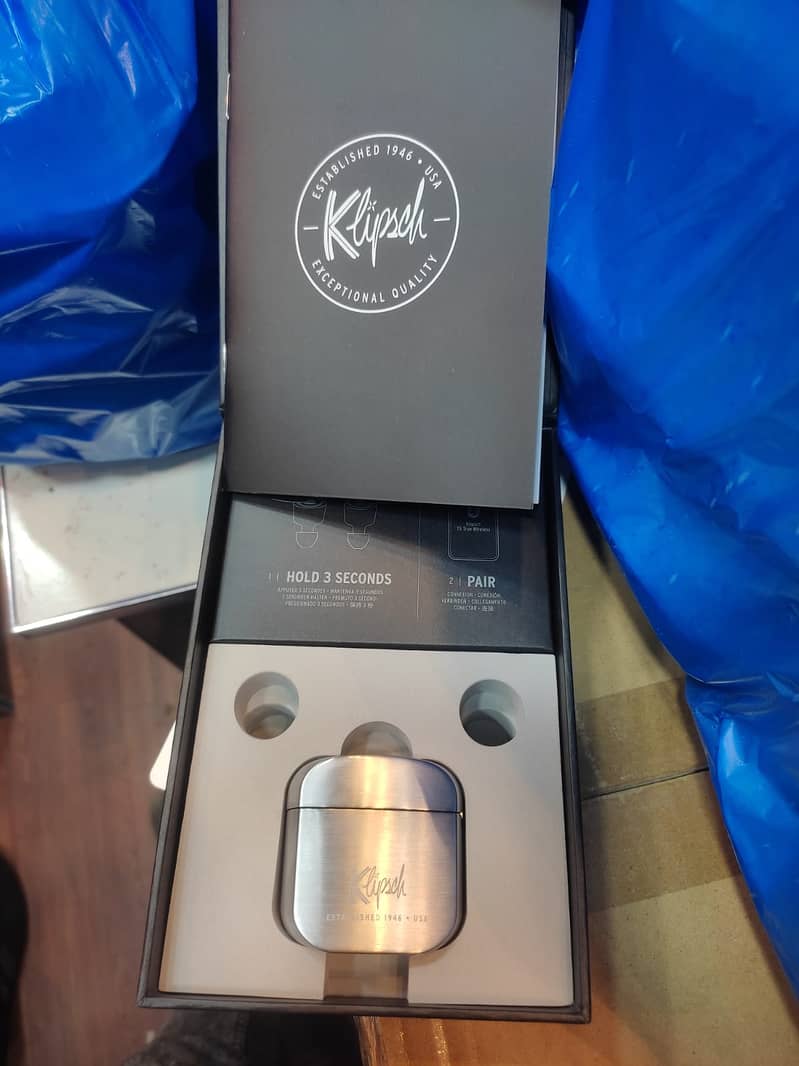 KlipSCh T5 True Wireless Earbuds 1