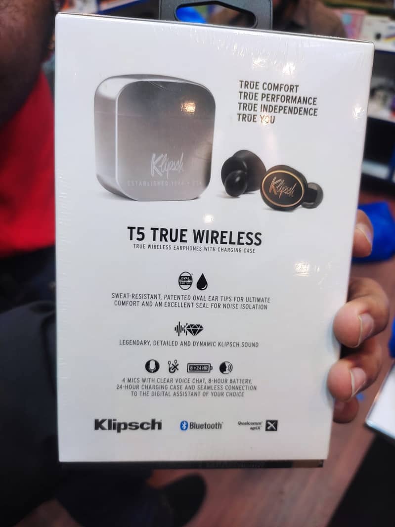 KlipSCh T5 True Wireless Earbuds 2