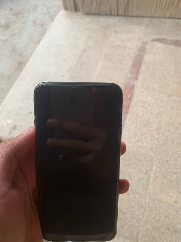 iPhone 11 pro max 64GB Factory Unlocked 2