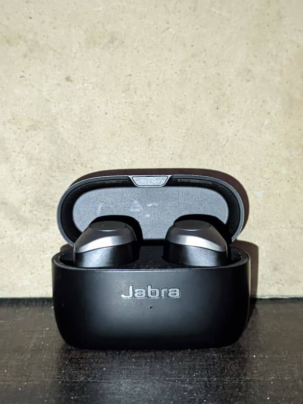 Jabra Elite 85T EarBuds 1